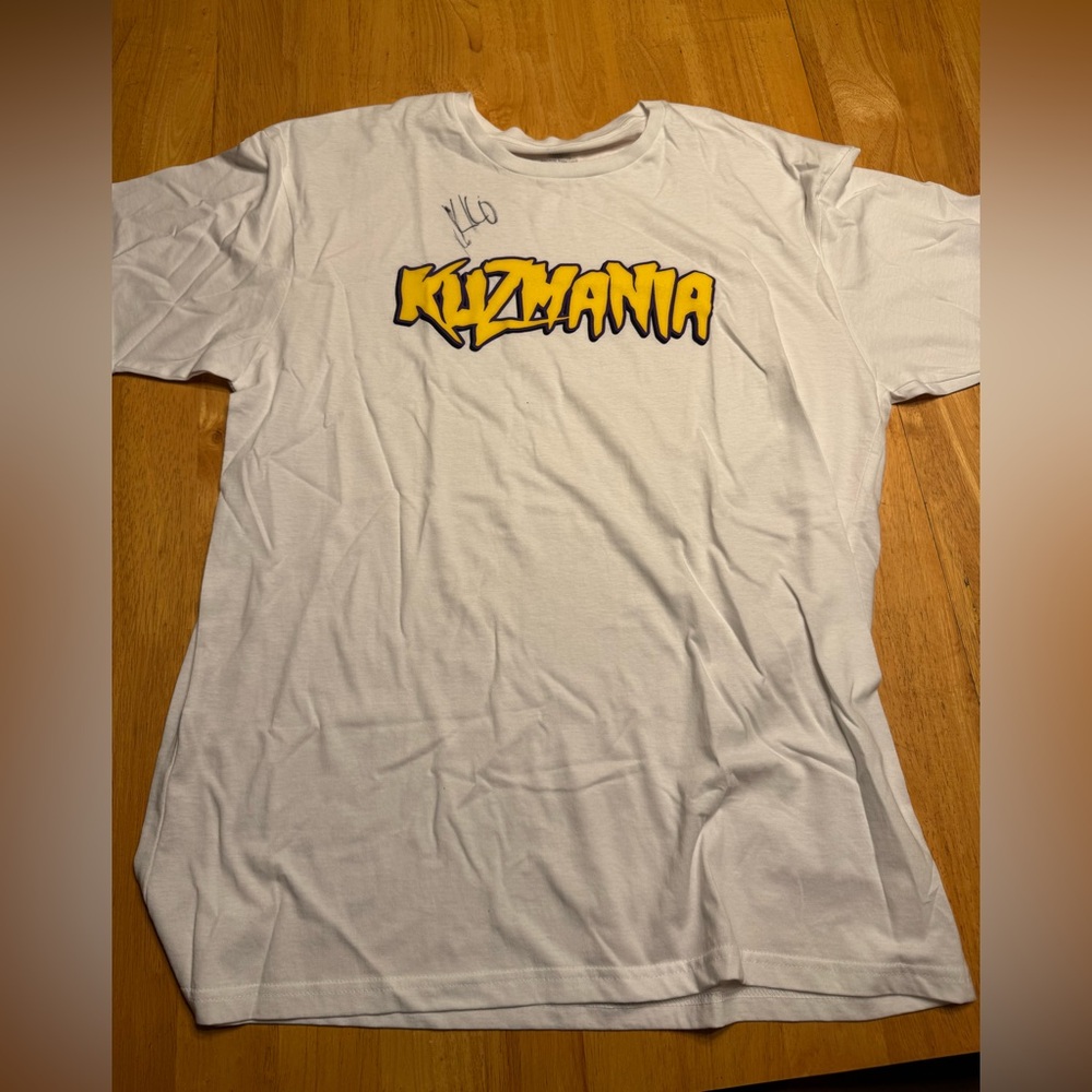 Kyle Kuzma Lakers - White Graphic T-Shirt XL - AUTOGRAPHED